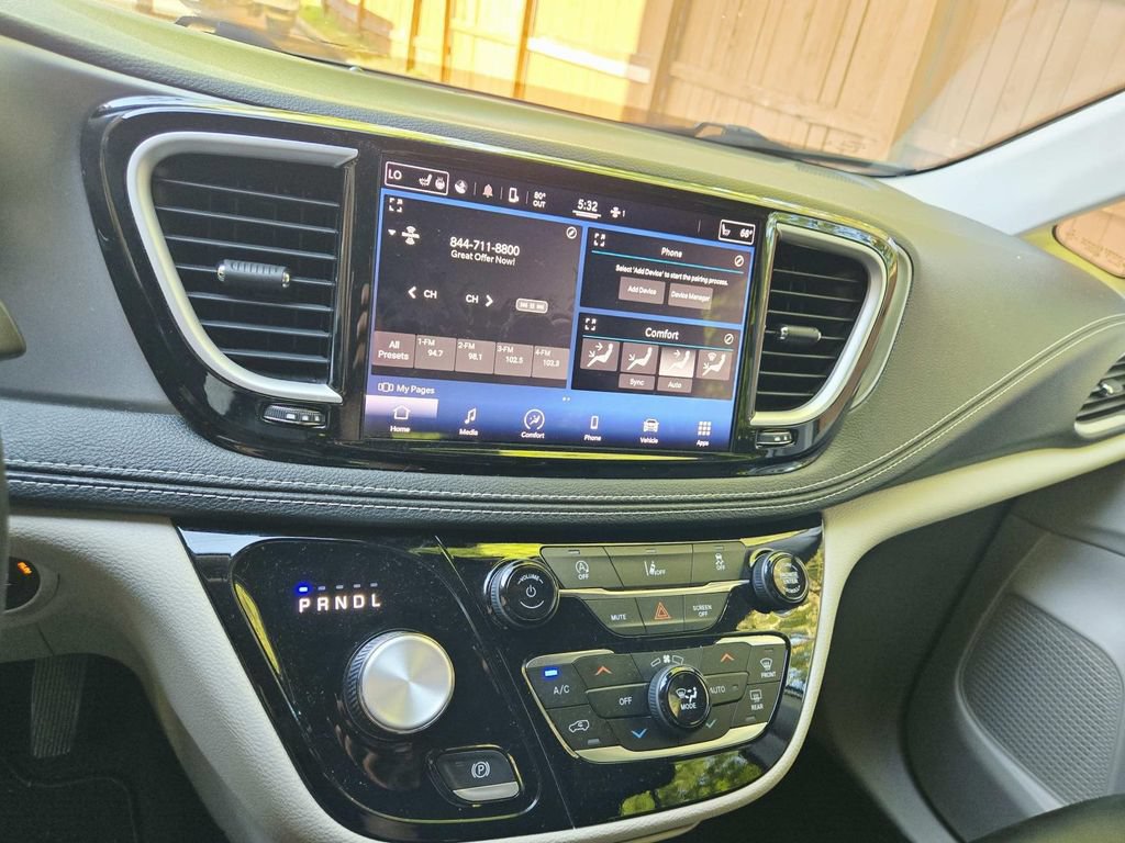 Used 2022 Chrysler Pacifica Touring-L AWD/4WD image 24