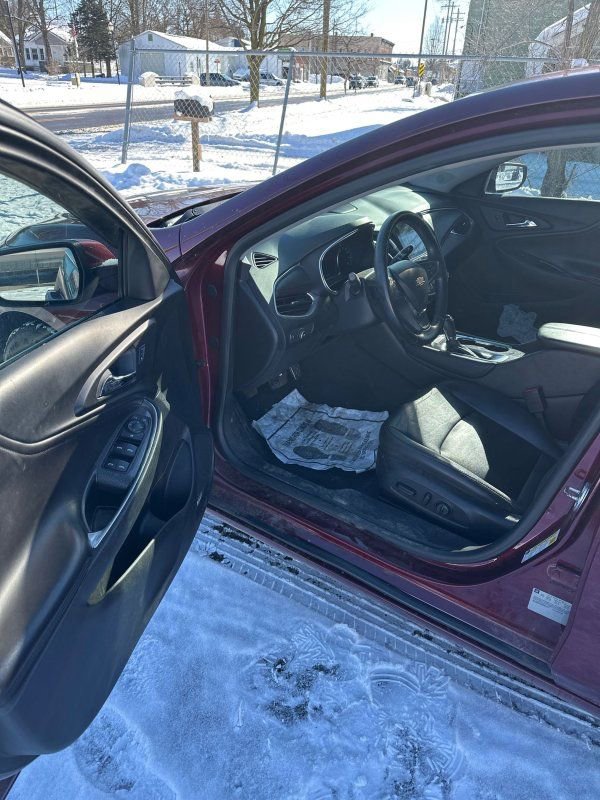 Used 2016 Chevrolet Malibu LT w/ Leather Package image 5