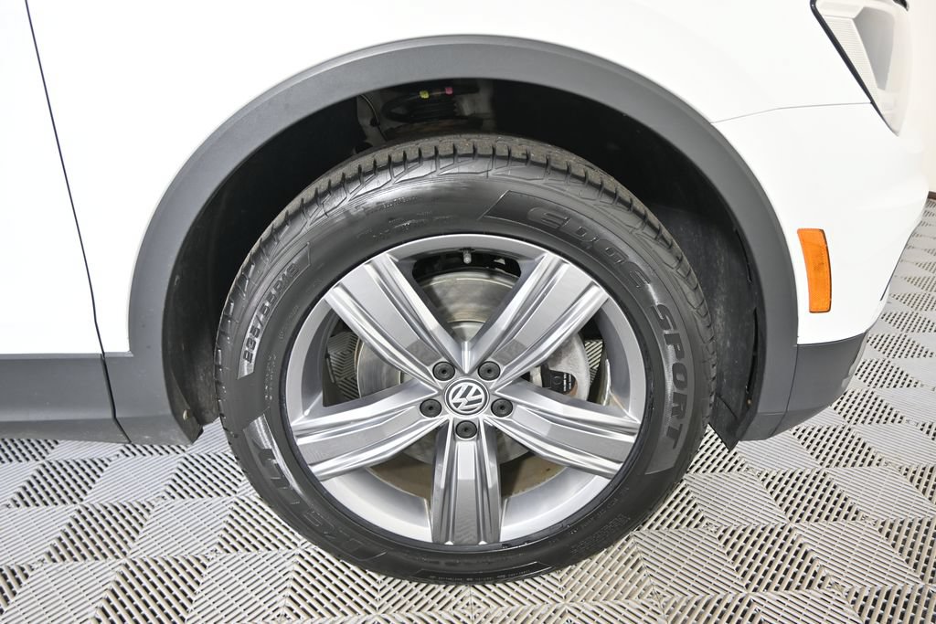 Used 2020 Volkswagen Tiguan SEL AWD/4WD image 11
