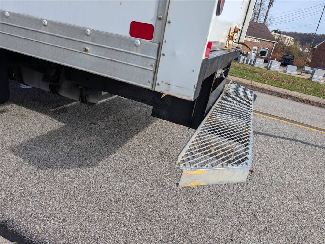 Used 2017 Ford E-450 and Econoline 450 Super Duty RWD image 38