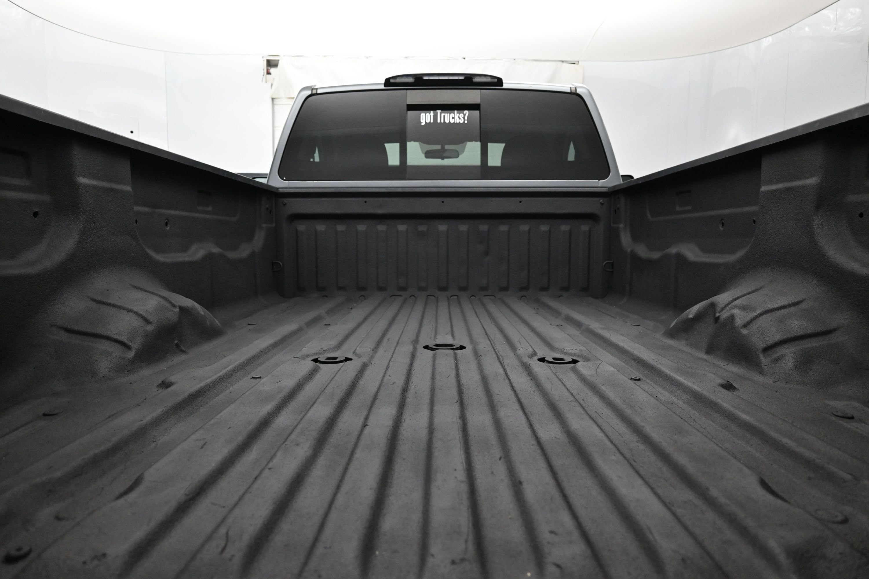 Used 2017 Nissan Titan SV AWD/4WD image 7
