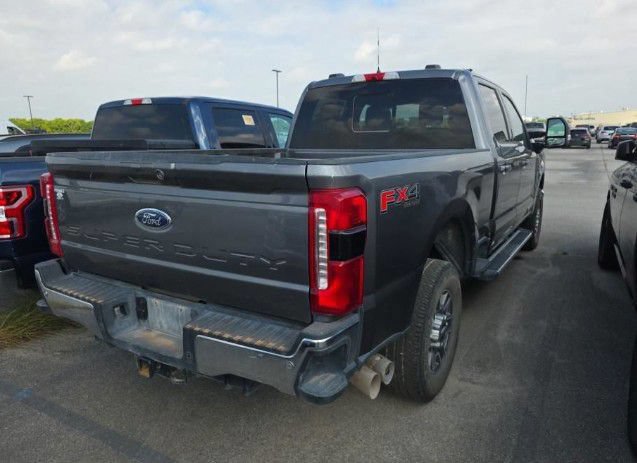 Used 2024 Ford F250 Lariat w/ FX4 Off-Road Package AWD/4WD image 3