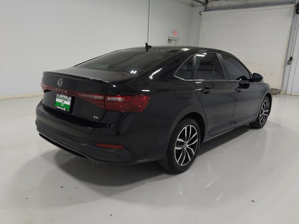 Used 2025 Volkswagen Jetta SE FWD image 9