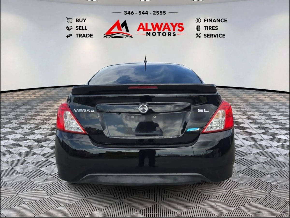 Used 2015 Nissan Versa w/ SL Tech Package FWD image 10
