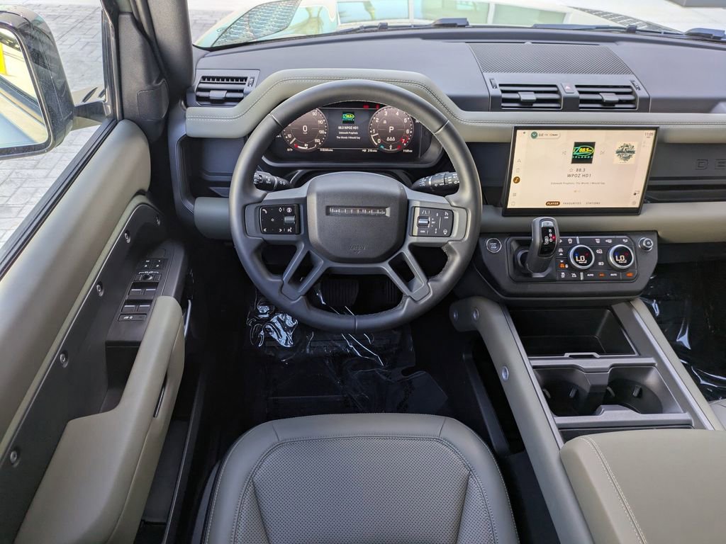 Used 2025 Land Rover Defender 110 S image 17