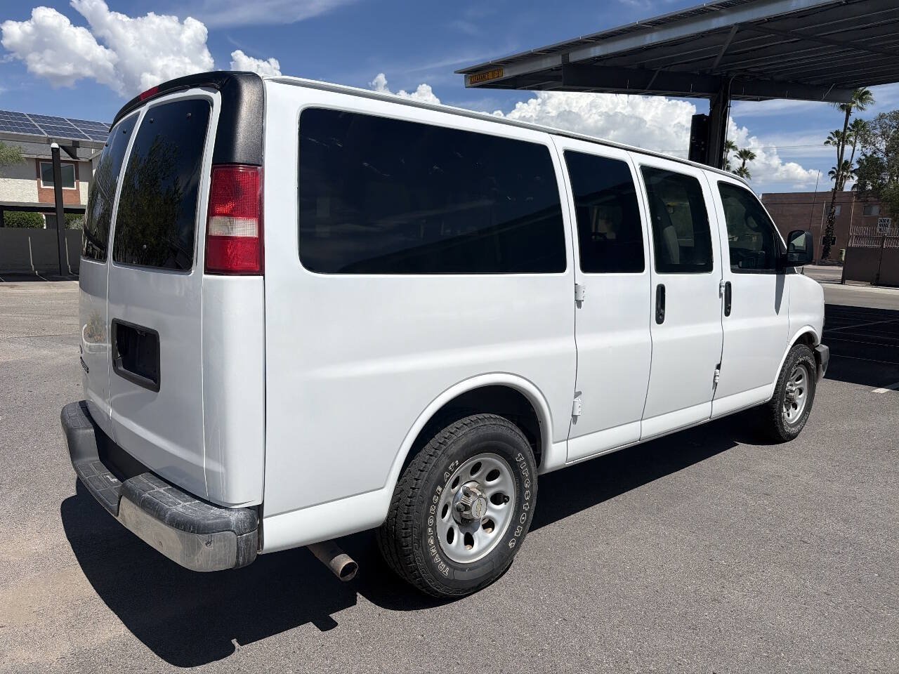 Used 2011 Chevrolet Express 1500 LT w/ LT Preferred Equipment Group RWD image 11