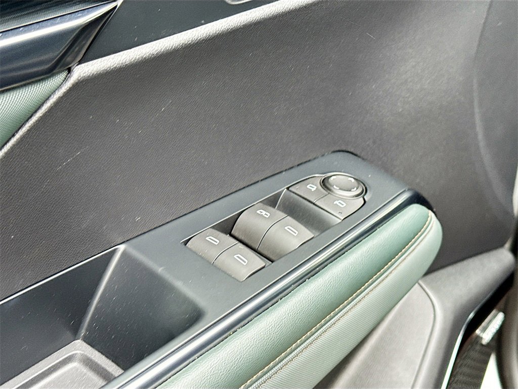 Used 2024 GMC Acadia AT4 w/ Luxury Package image 17