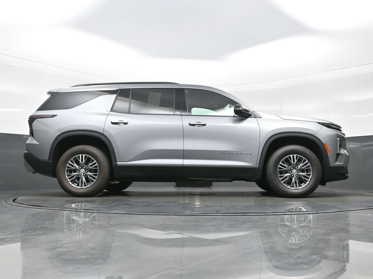 Used 2024 Chevrolet Traverse LT AWD/4WD image 34