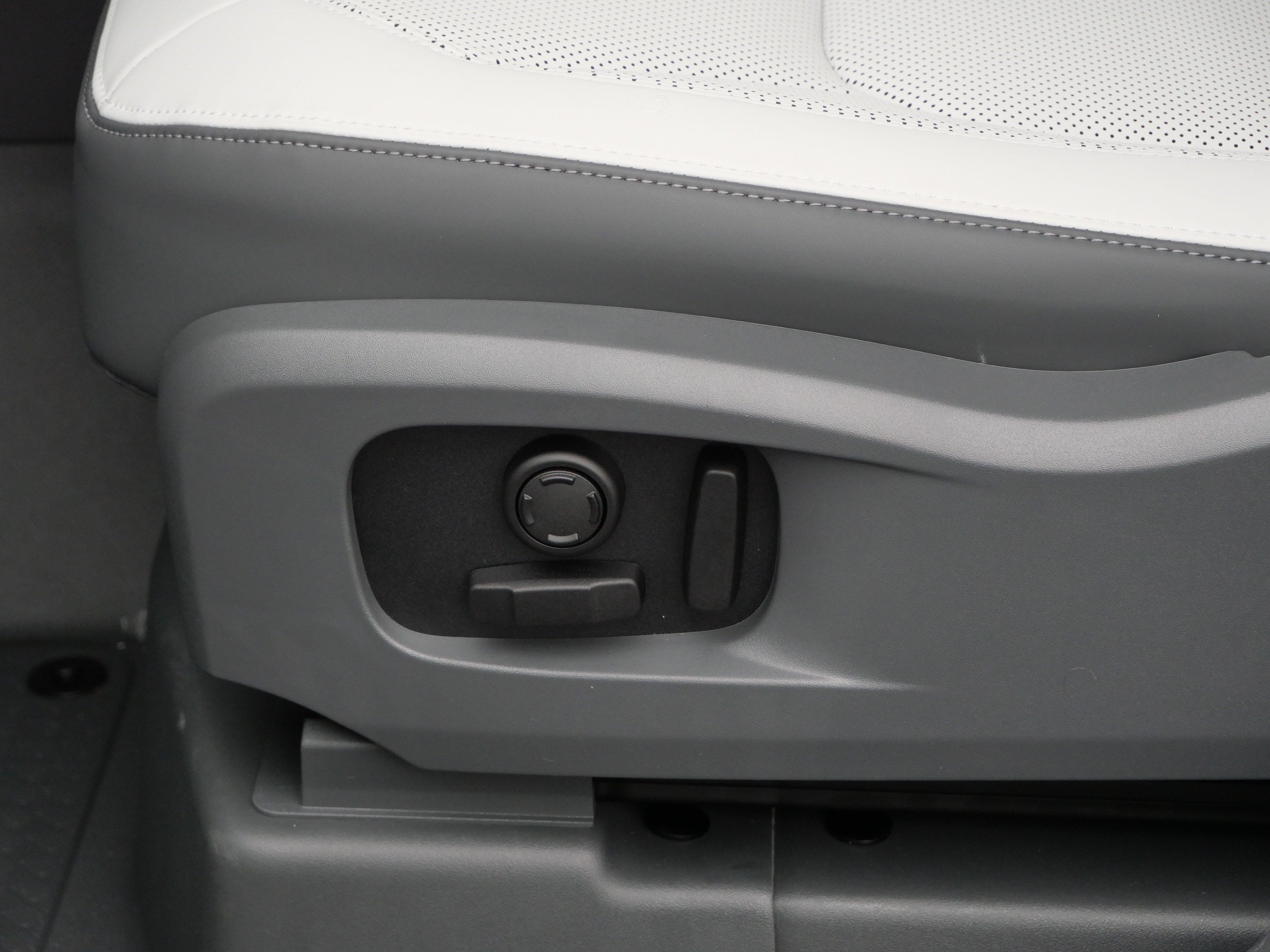 New 2027 Land Rover Defender 110 S AWD/4WD image 5