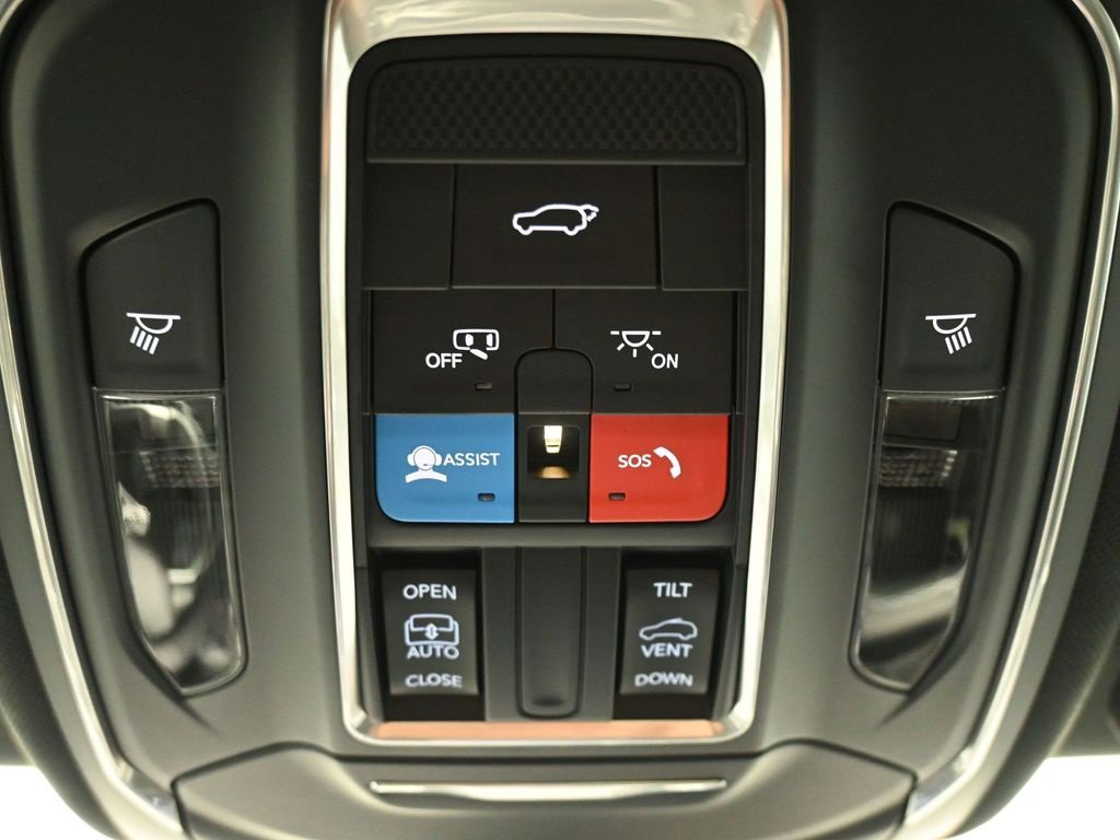 New 2025 Jeep Grand Cherokee Altitude image 28