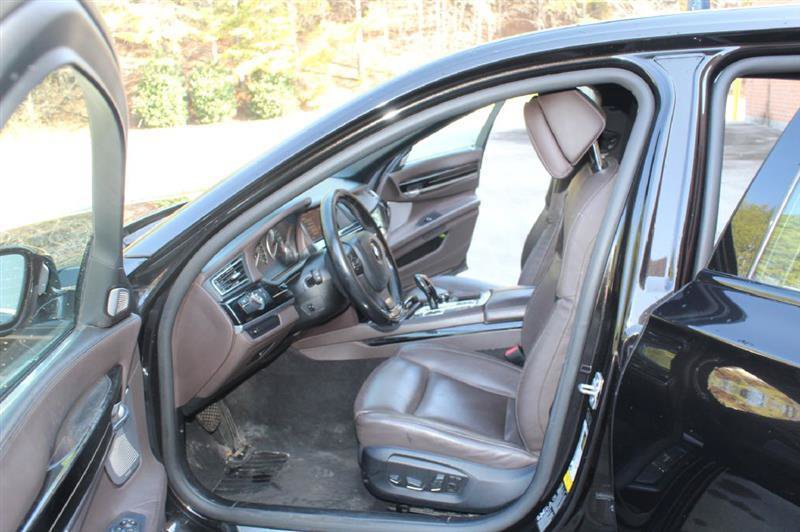 Used 2013 BMW 750Li xDrive AWD/4WD image 10