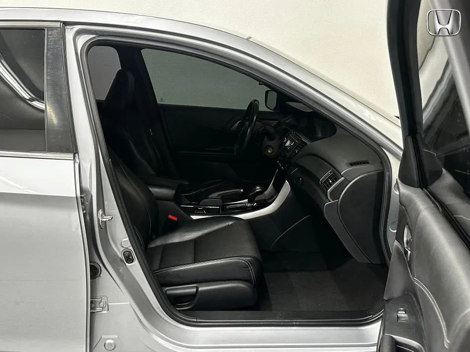 Used 2017 Honda Accord Sport image 21