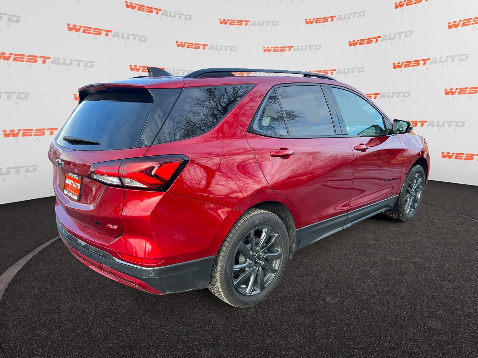 Used 2022 Chevrolet Equinox RS w/ RS Leather Package image 5