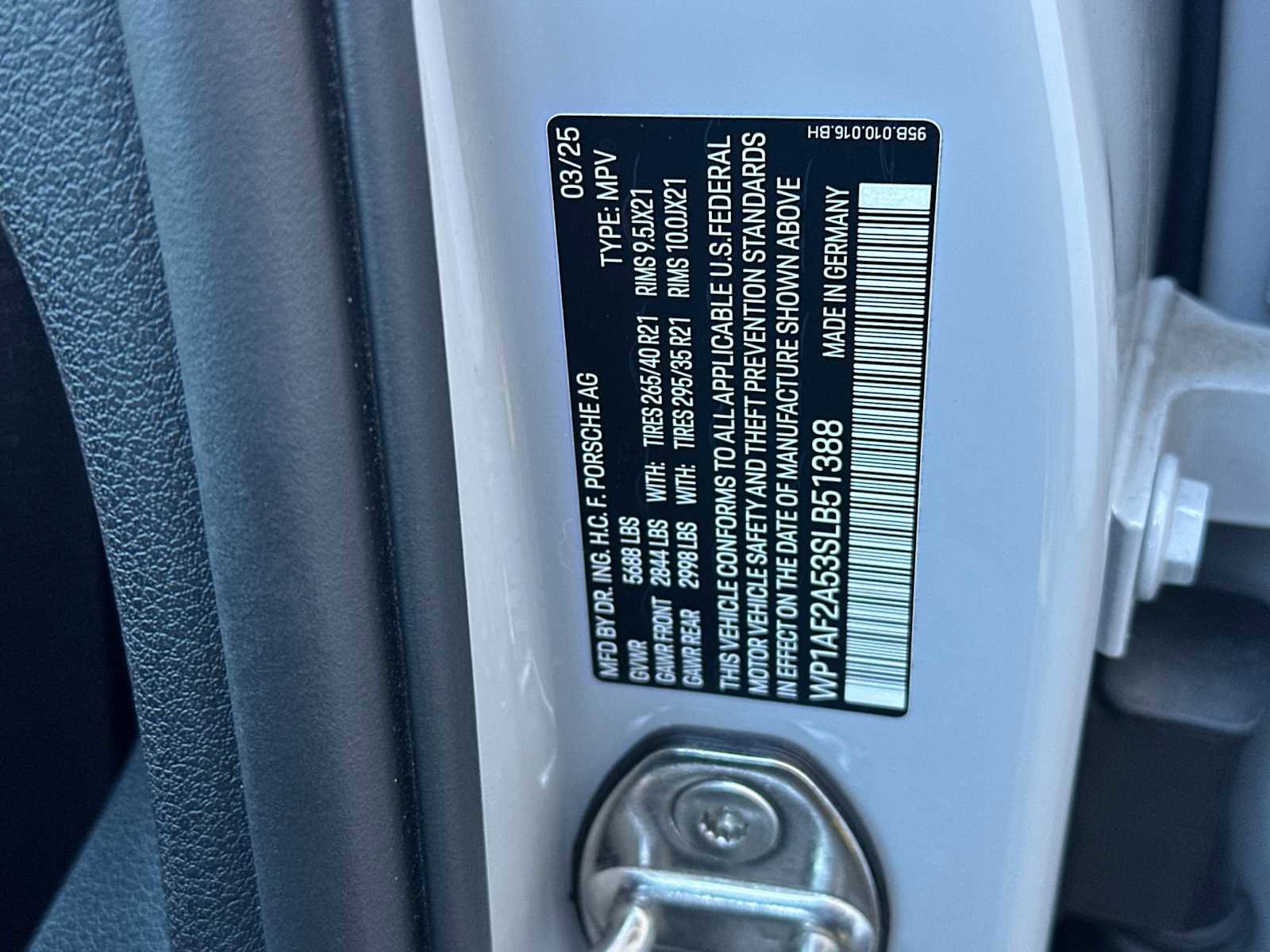 Certified 2025 Porsche Macan GTS image 30