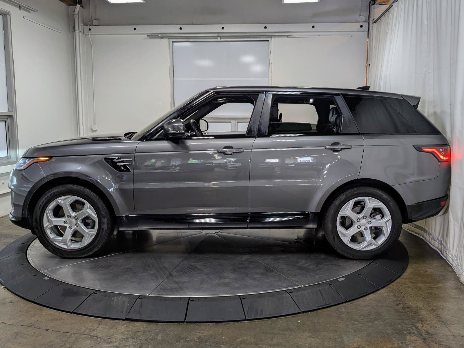 Used 2018 Land Rover Range Rover Sport HSE AWD/4WD image 6