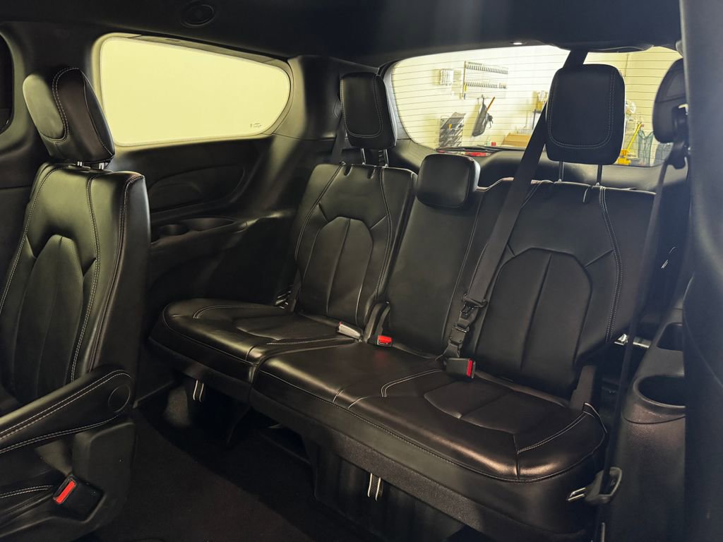 Used 2025 Chrysler Pacifica Select FWD image 20