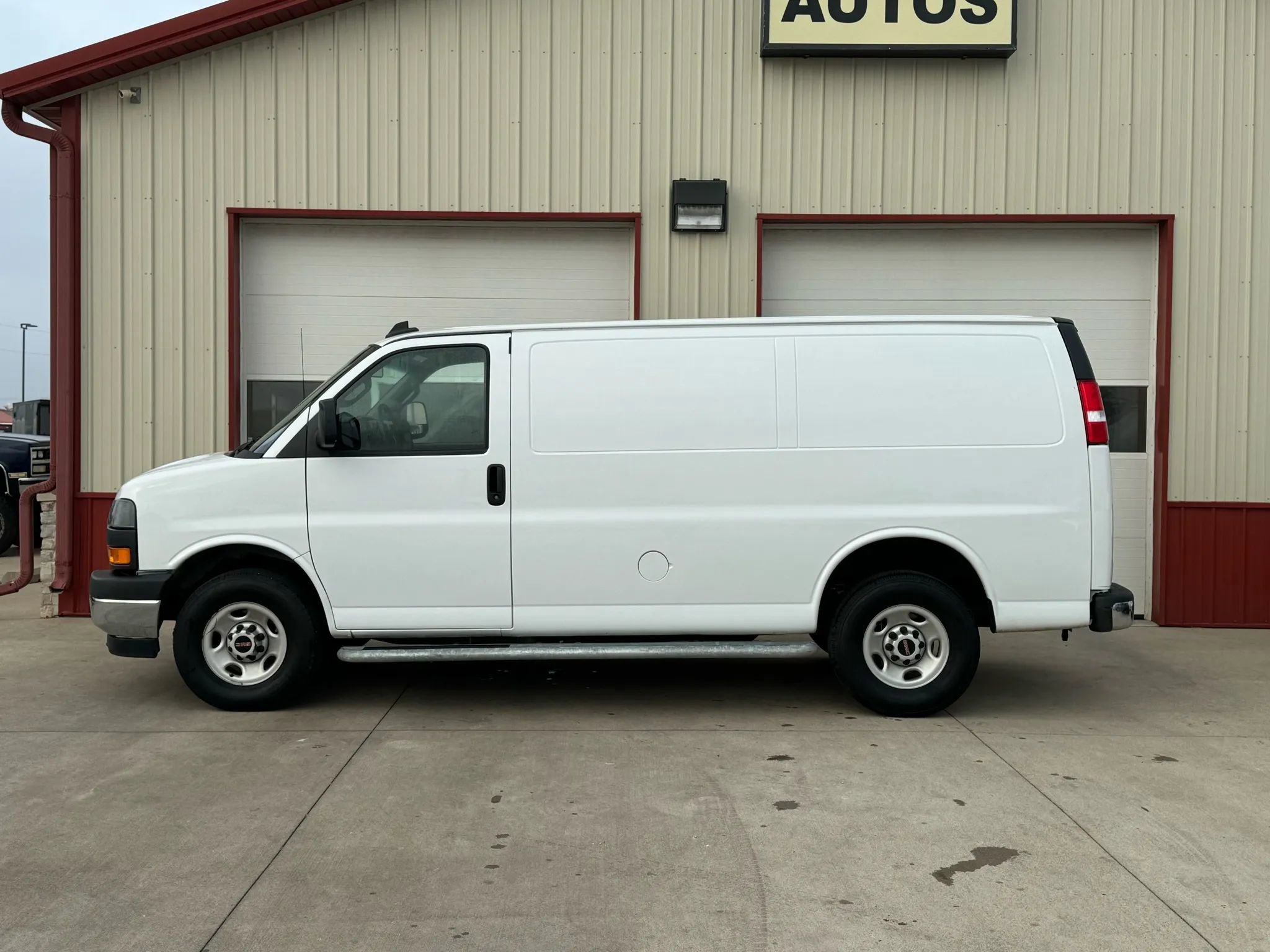 Used 2024 GMC Savana 2500 w/ Driver Convenience Package RWD image 6