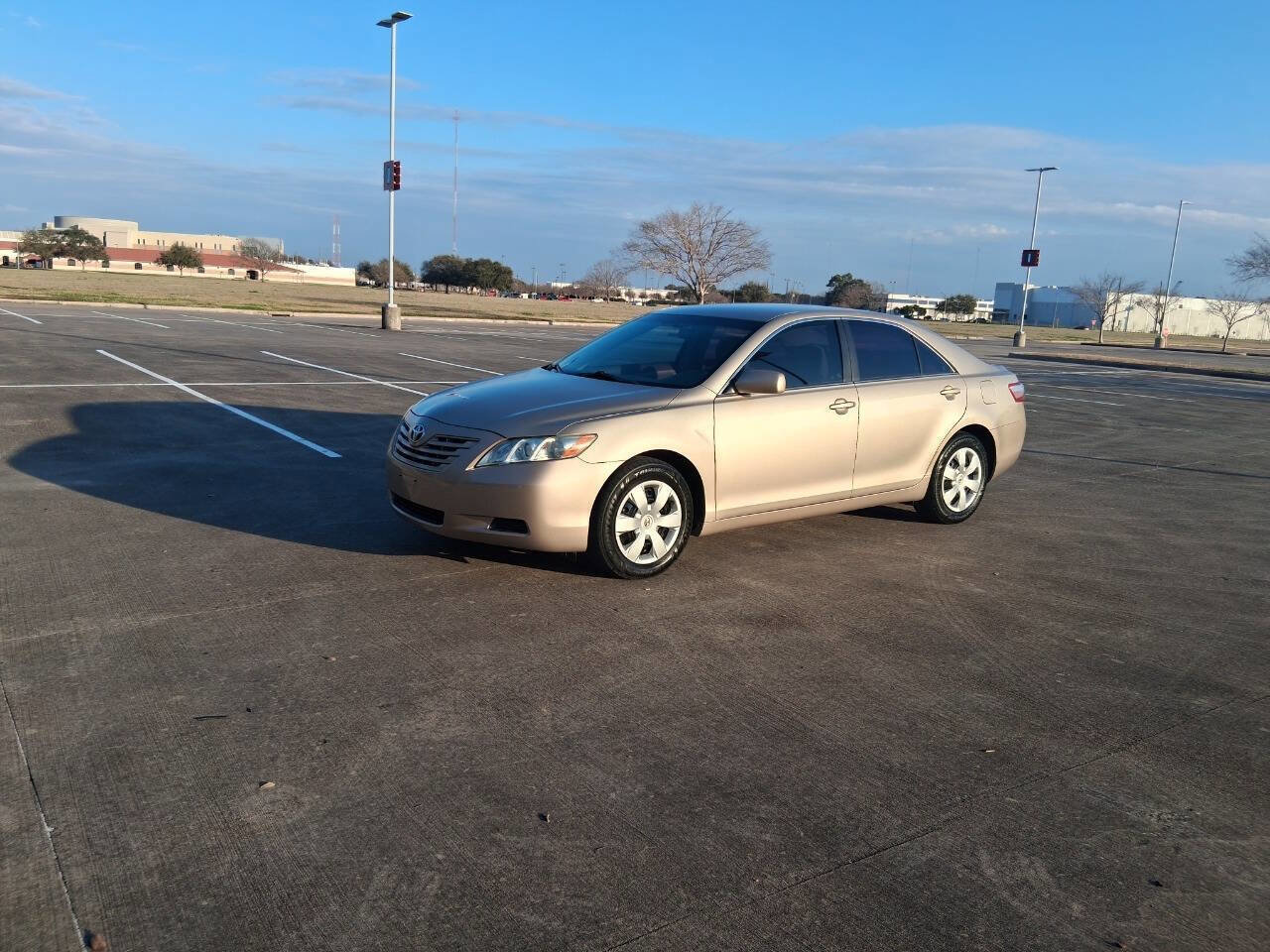 Used 2009 Toyota Camry LE FWD image 2