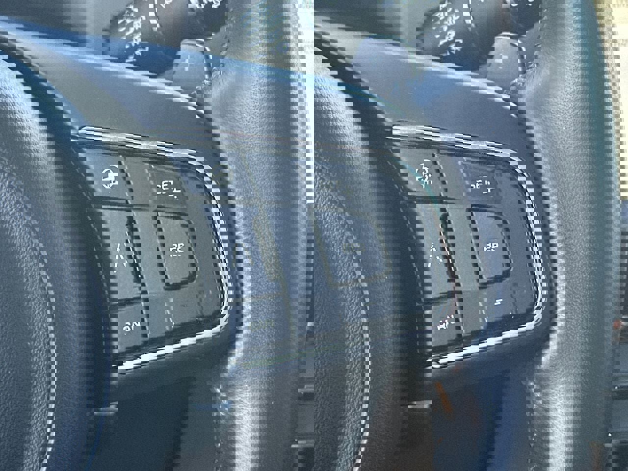 Used 2019 Jaguar F-PACE Premium image 26