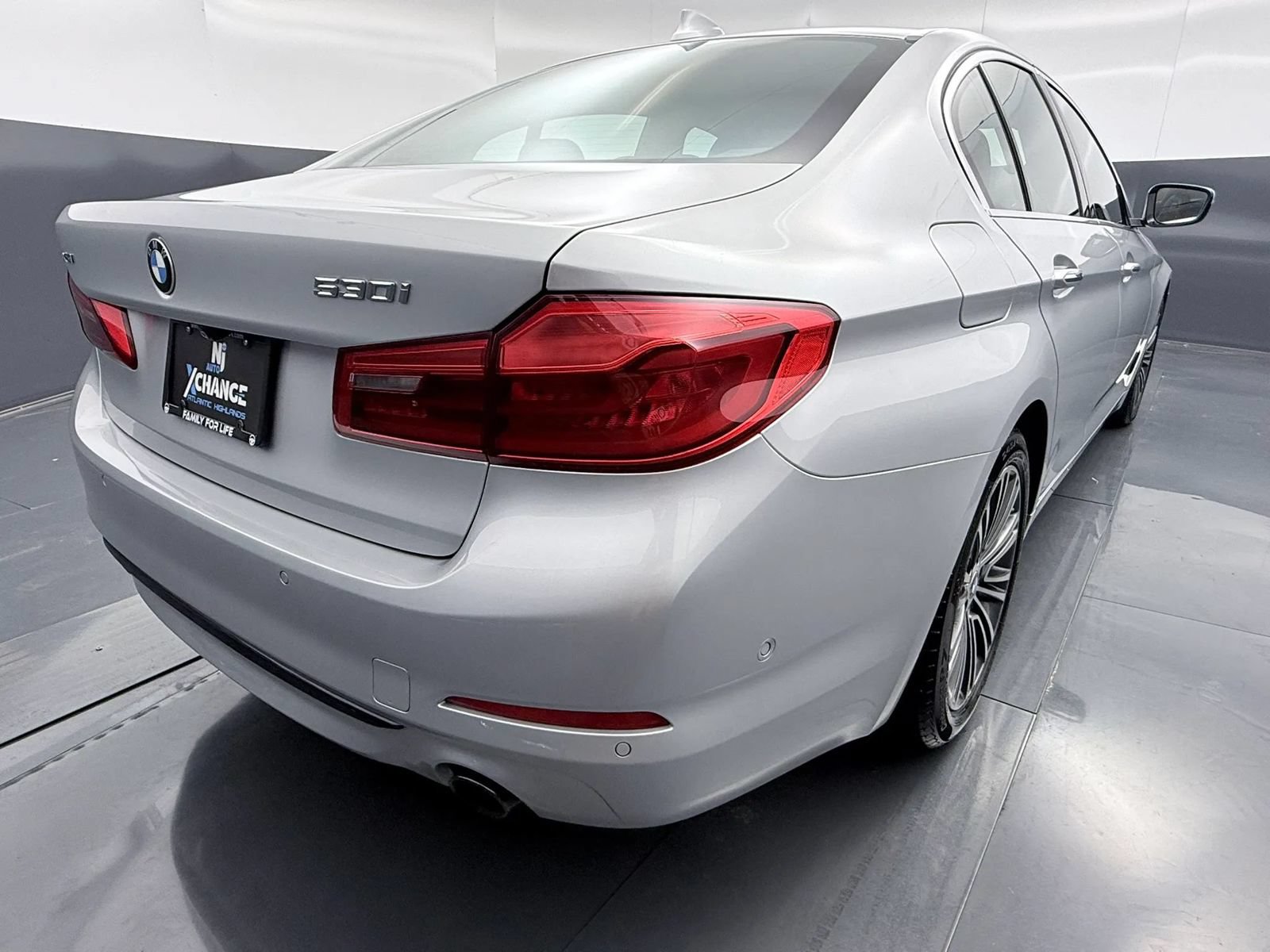 Used 2018 BMW 530i xDrive w/ Premium Package AWD/4WD image 8