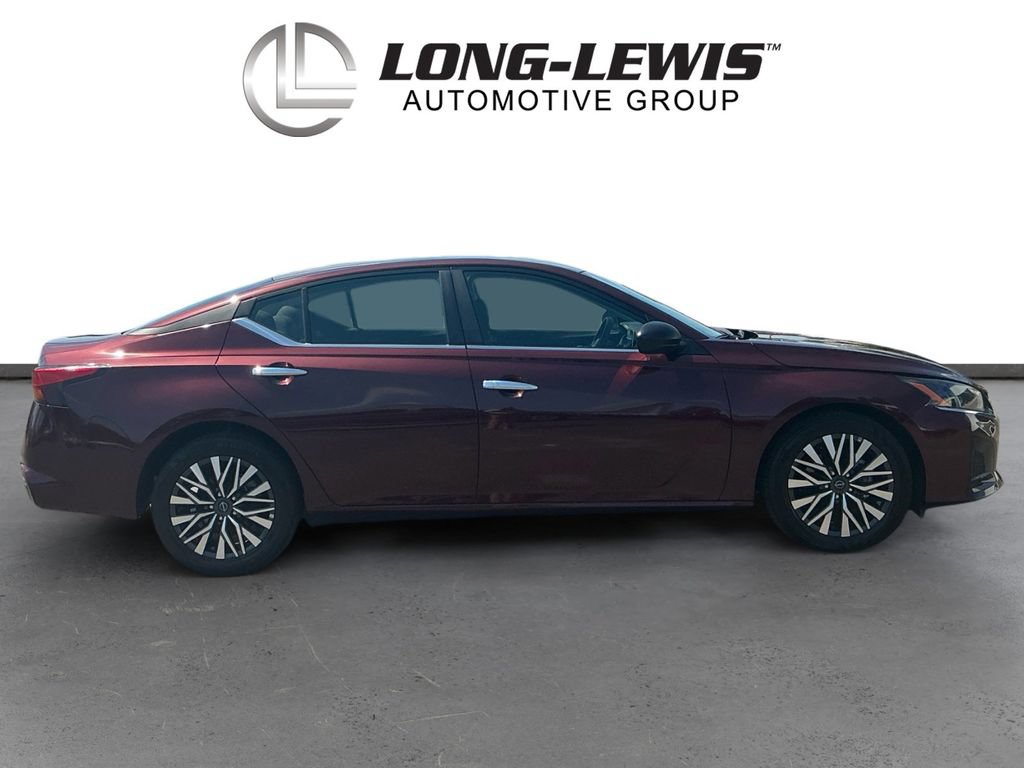 Used 2025 Nissan Altima 2.5 SV FWD image 8