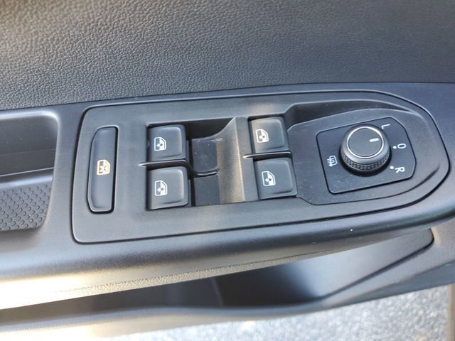 Certified 2025 Volkswagen Taos SE w/ Panoramic Sunroof Package image 19