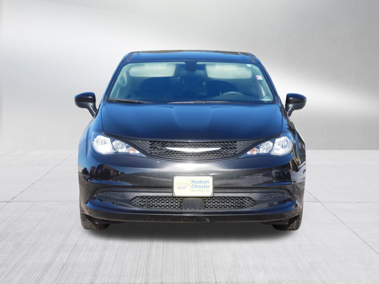 Used 2022 Chrysler Voyager LX video 2