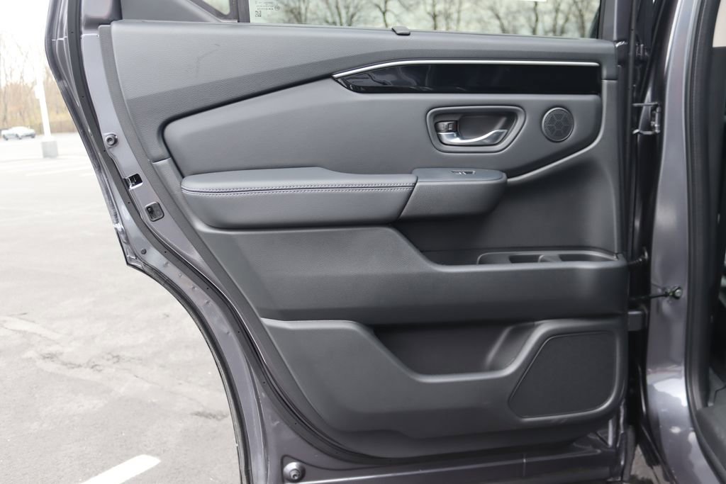 Certified 2025 Honda Pilot Touring image 11
