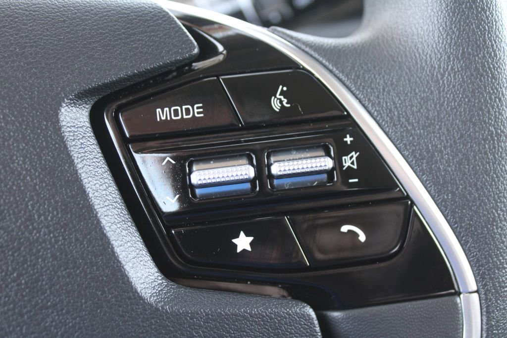 Used 2025 Kia Niro LX image 30