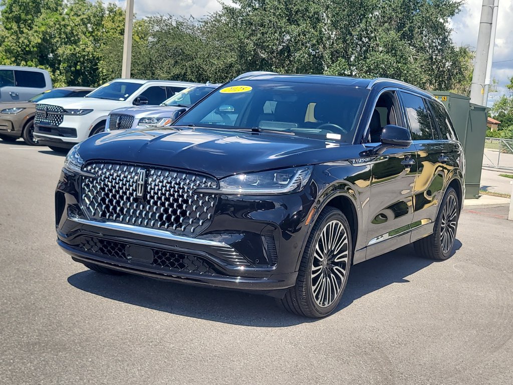 Certified 2025 Lincoln Aviator Black Label AWD/4WD image 2