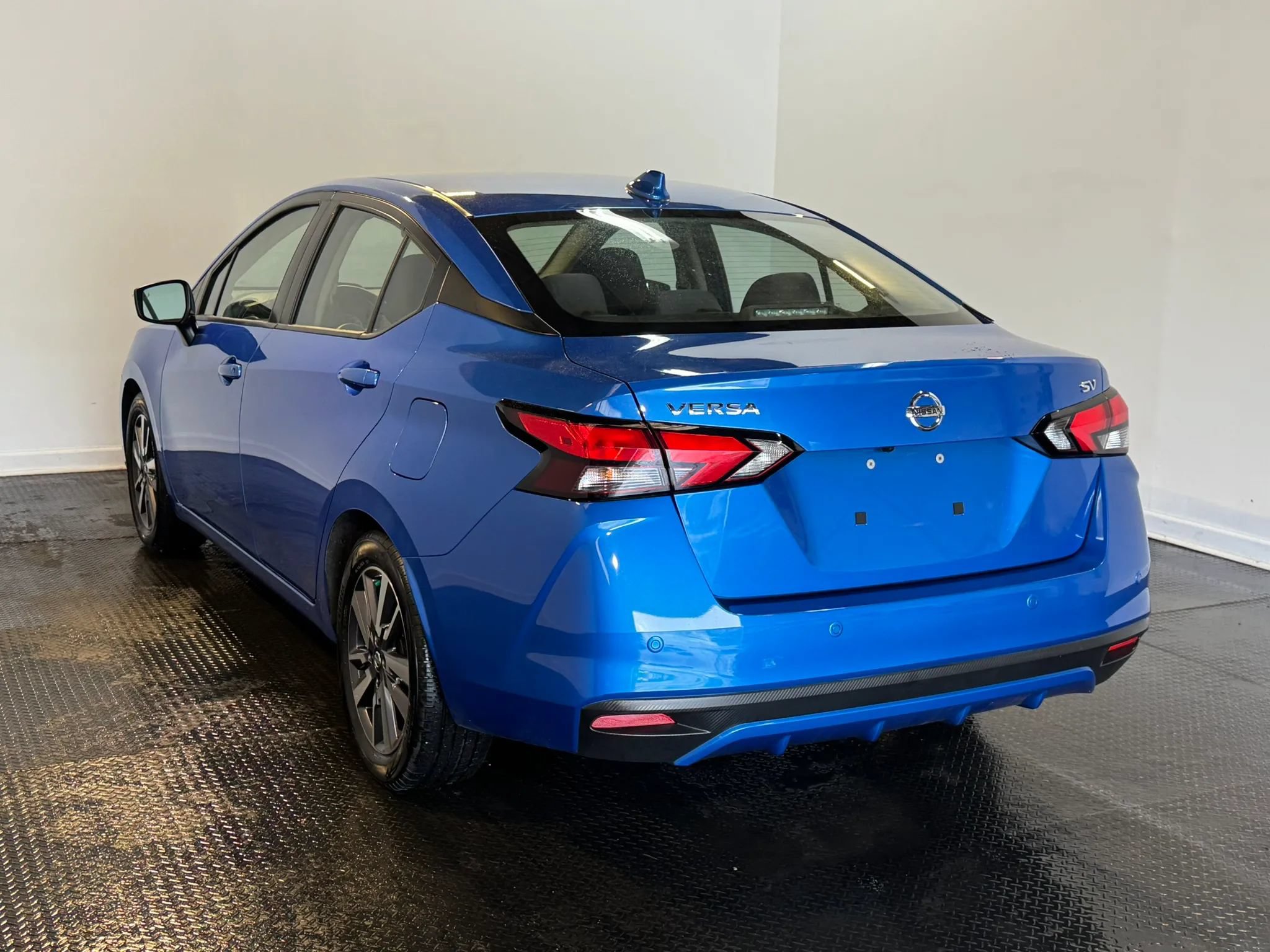 Used 2020 Nissan Versa SV FWD image 6