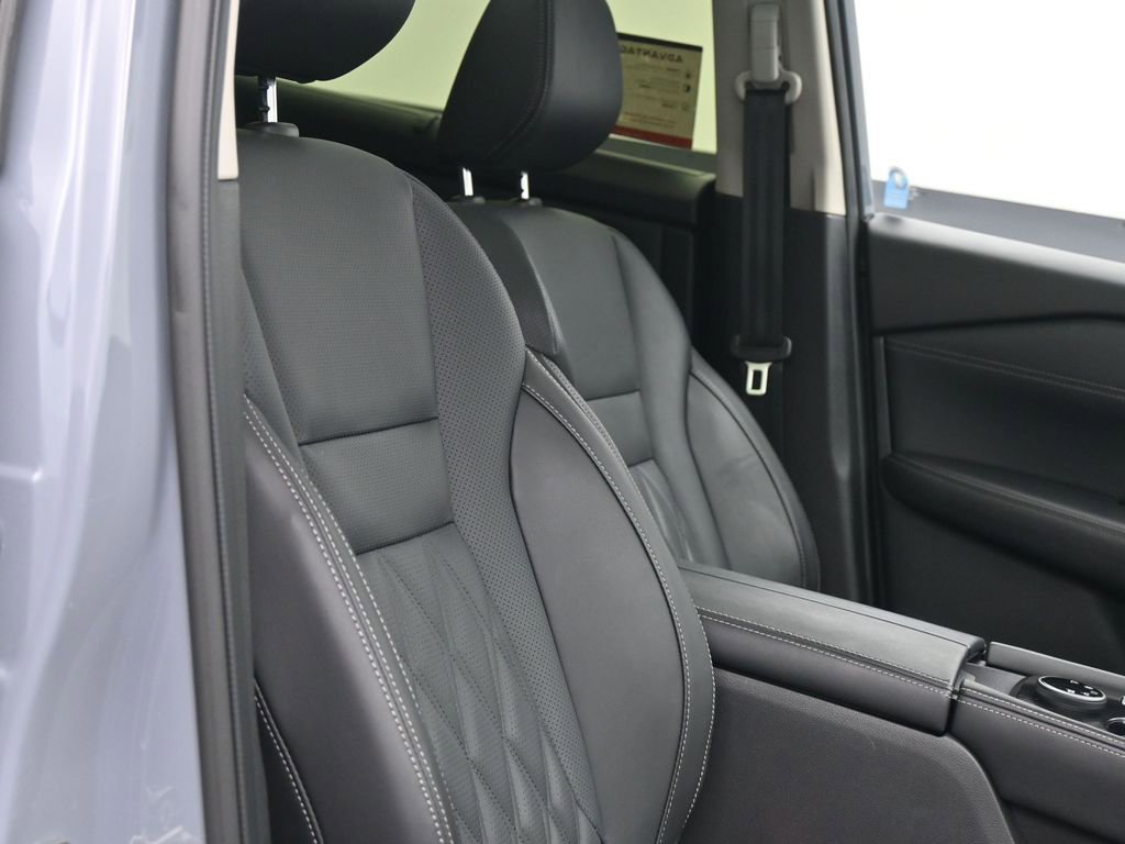Certified 2025 Nissan Rogue Platinum w/ Tech Package image 8