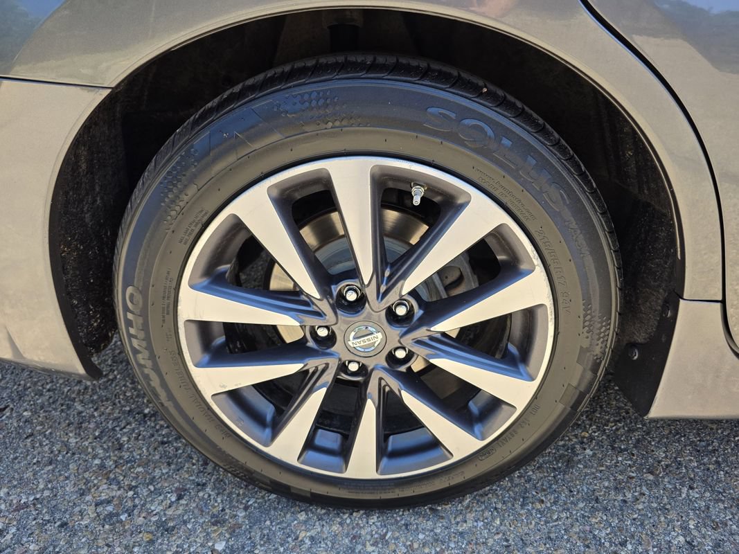 Used 2017 Nissan Altima 2.5 SL w/ Moonroof Package FWD image 39