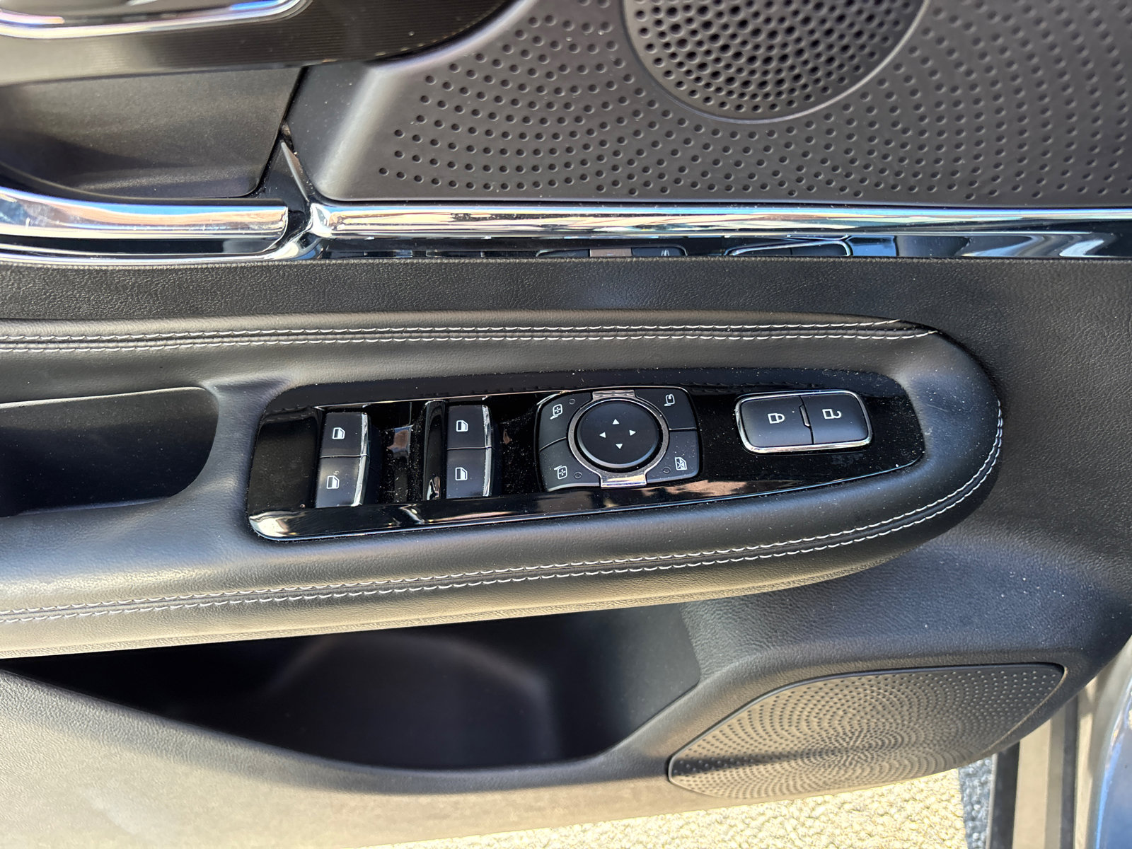 Certified 2023 Lincoln Corsair FWD w/ Equipment Group 101A image 13