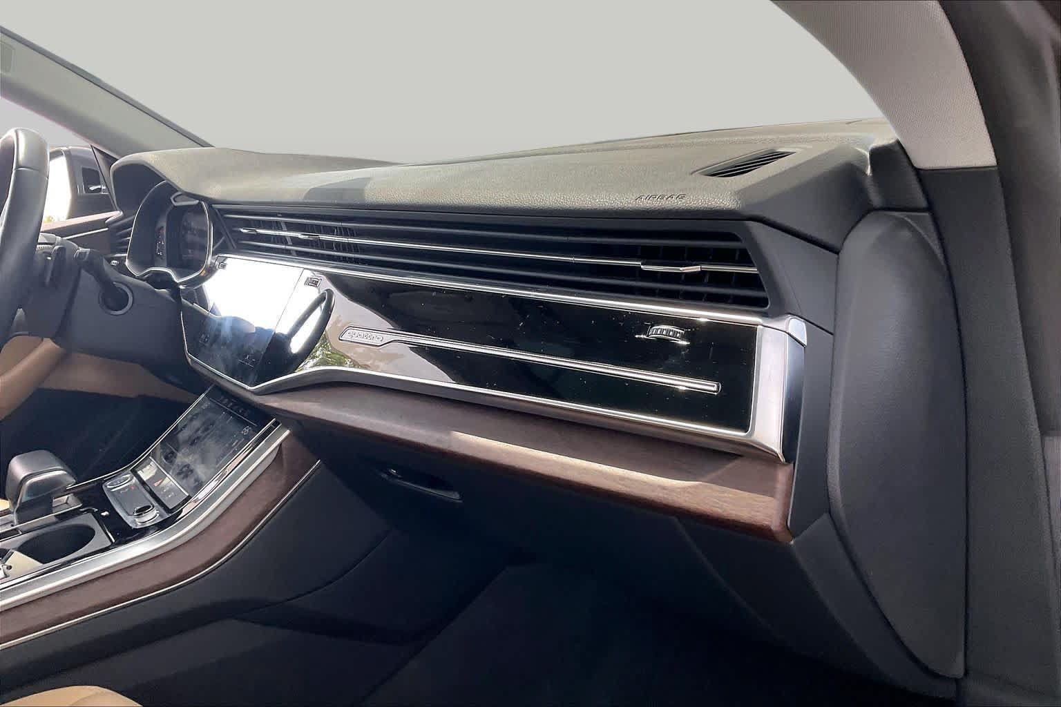 Used 2019 Audi Q8 Premium Plus w/ Premium Plus AWD/4WD image 18