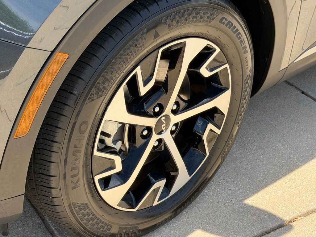 Used 2024 Kia Sportage EX image 9