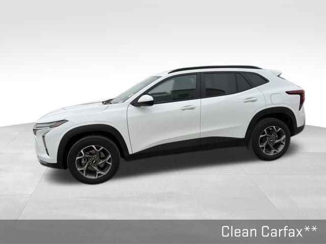 Used 2025 Chevrolet Trax LT w/ LT Convenience Package image 9