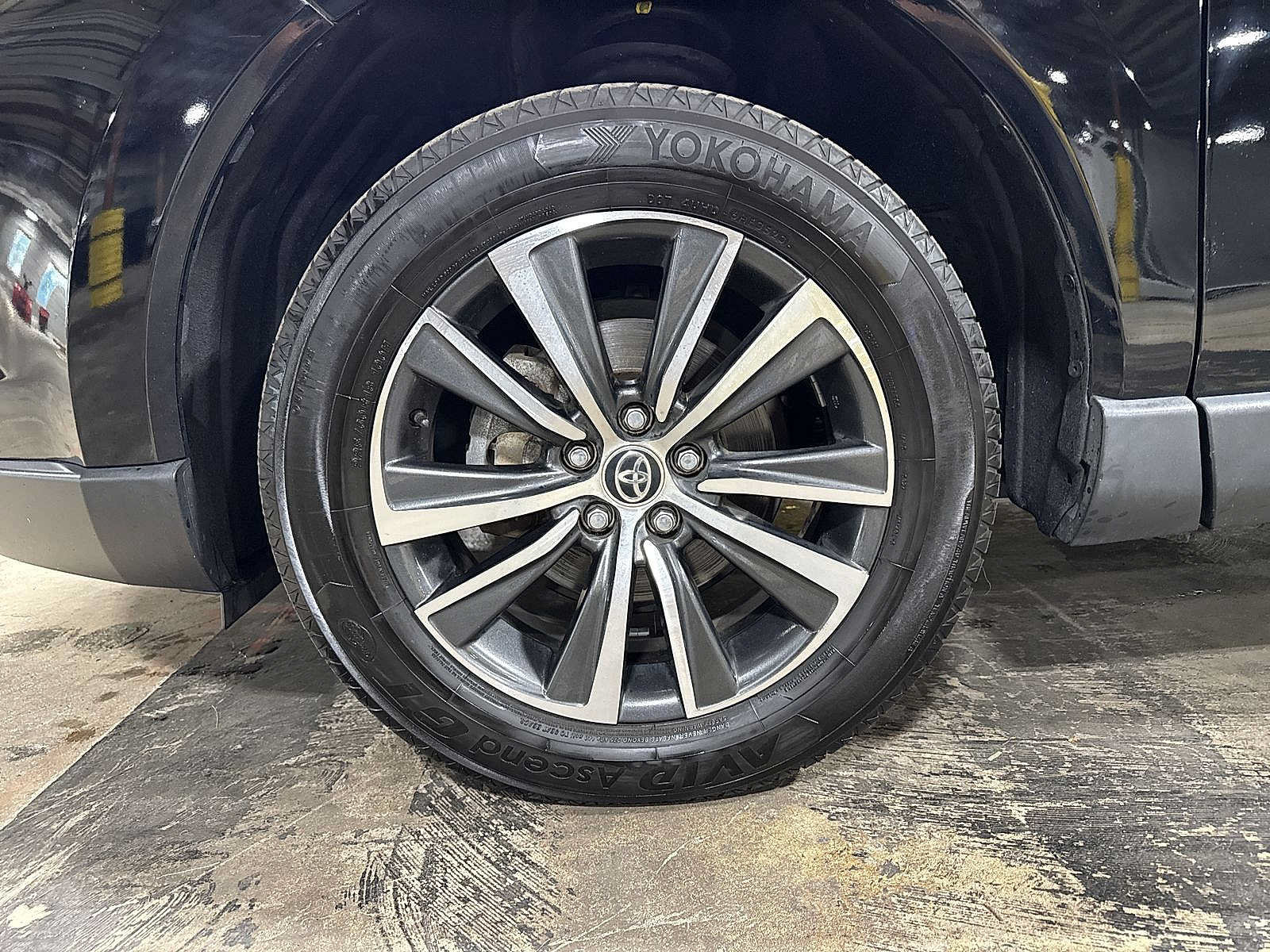 Used 2021 Toyota Venza LE AWD/4WD image 10