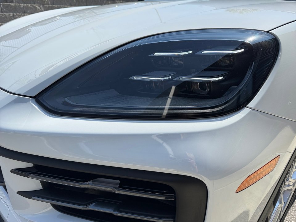 Certified 2025 Porsche Cayenne S image 13