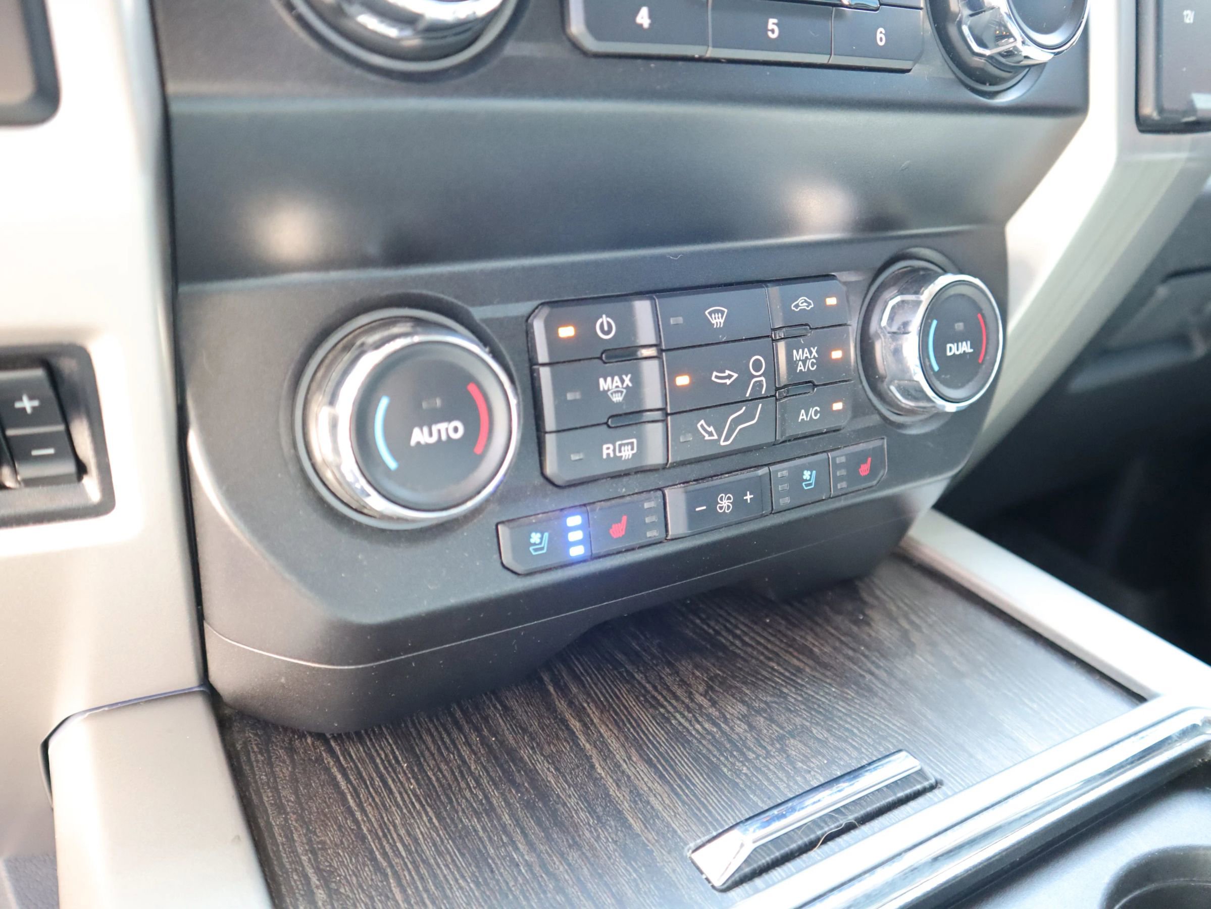 Used 2021 Ford F350 Lariat w/ Lariat Ultimate Package image 19