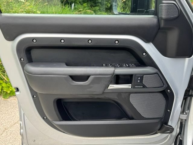 Certified 2023 Land Rover Defender 110 X-Dynamic SE AWD/4WD image 8