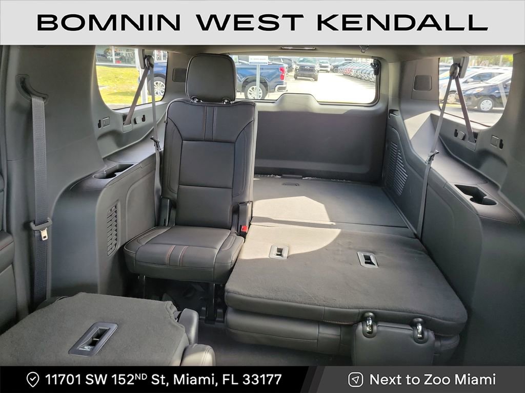 Used 2023 Chevrolet Suburban RST w/ Luxury Package image 11