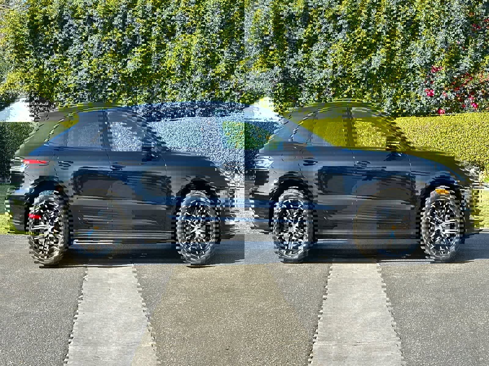 Used 2025 Porsche Macan image 9