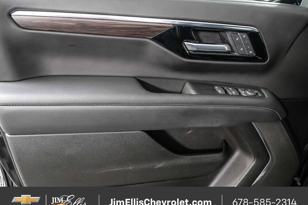 Used 2025 Chevrolet Suburban LT AWD/4WD image 6