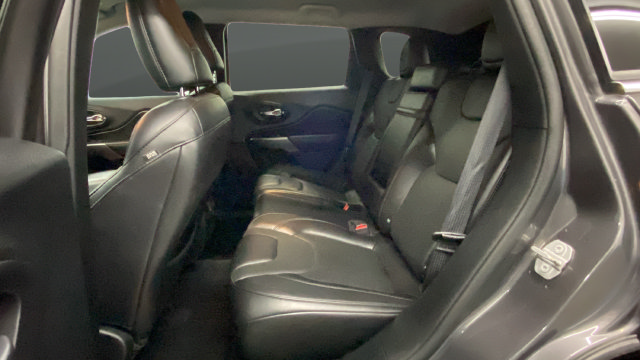 Used 2019 Jeep Cherokee Limited FWD image 23