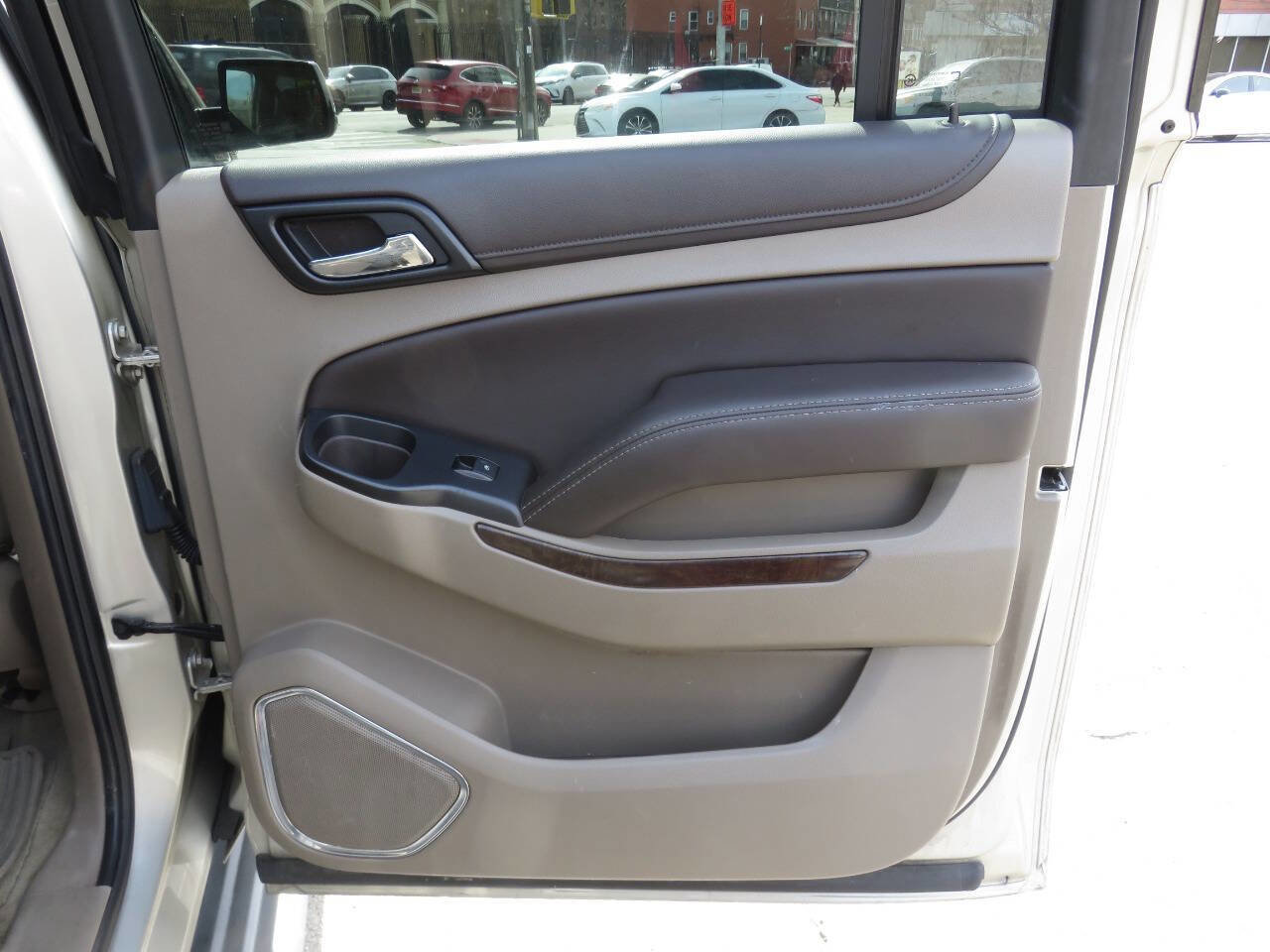 Used 2016 Chevrolet Suburban LT image 33