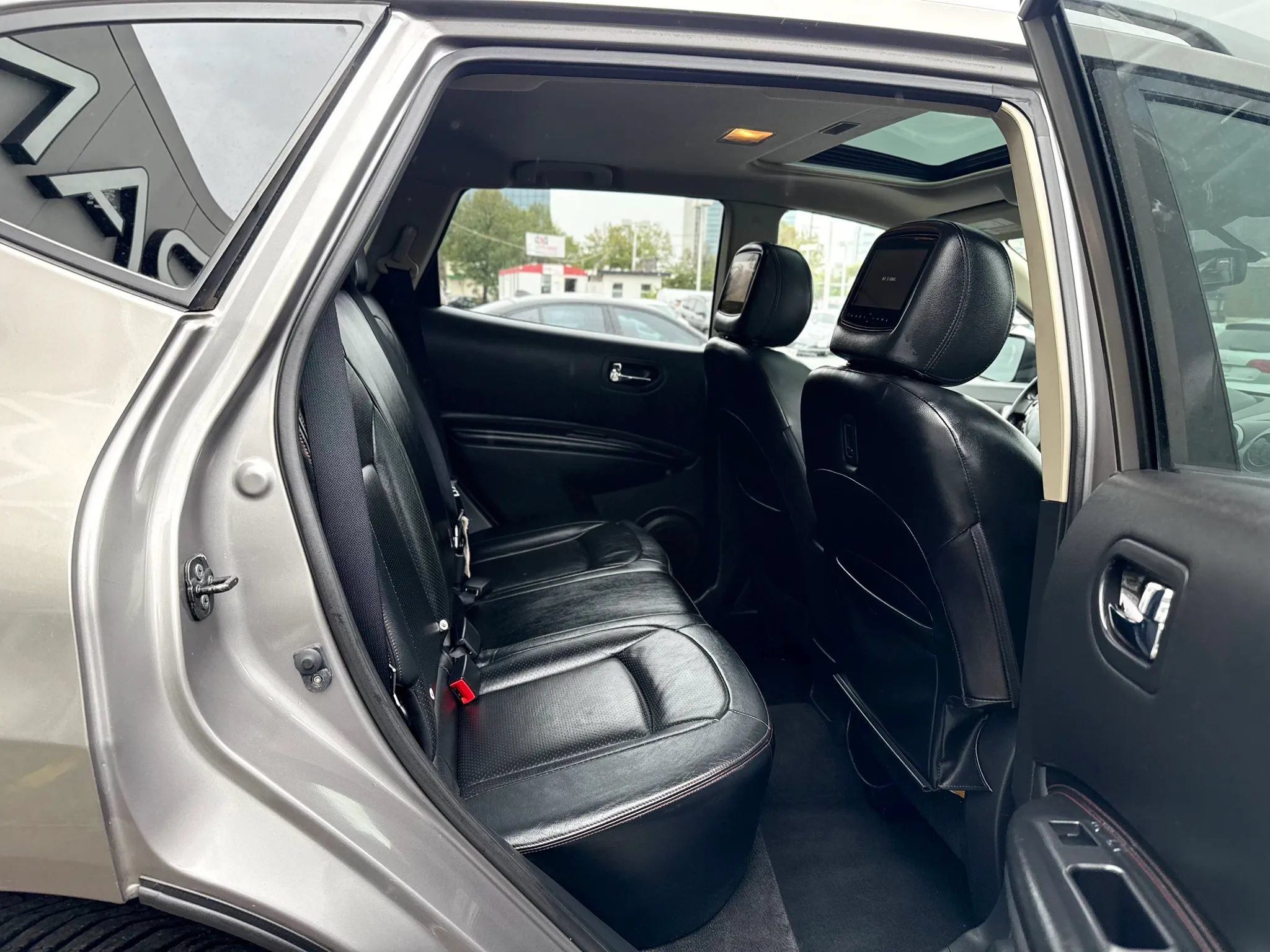 Used 2012 Nissan Rogue SL AWD/4WD image 32