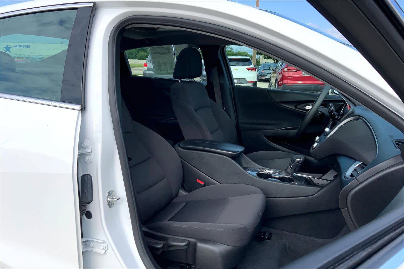 Used 2024 Chevrolet Malibu LT FWD image 9