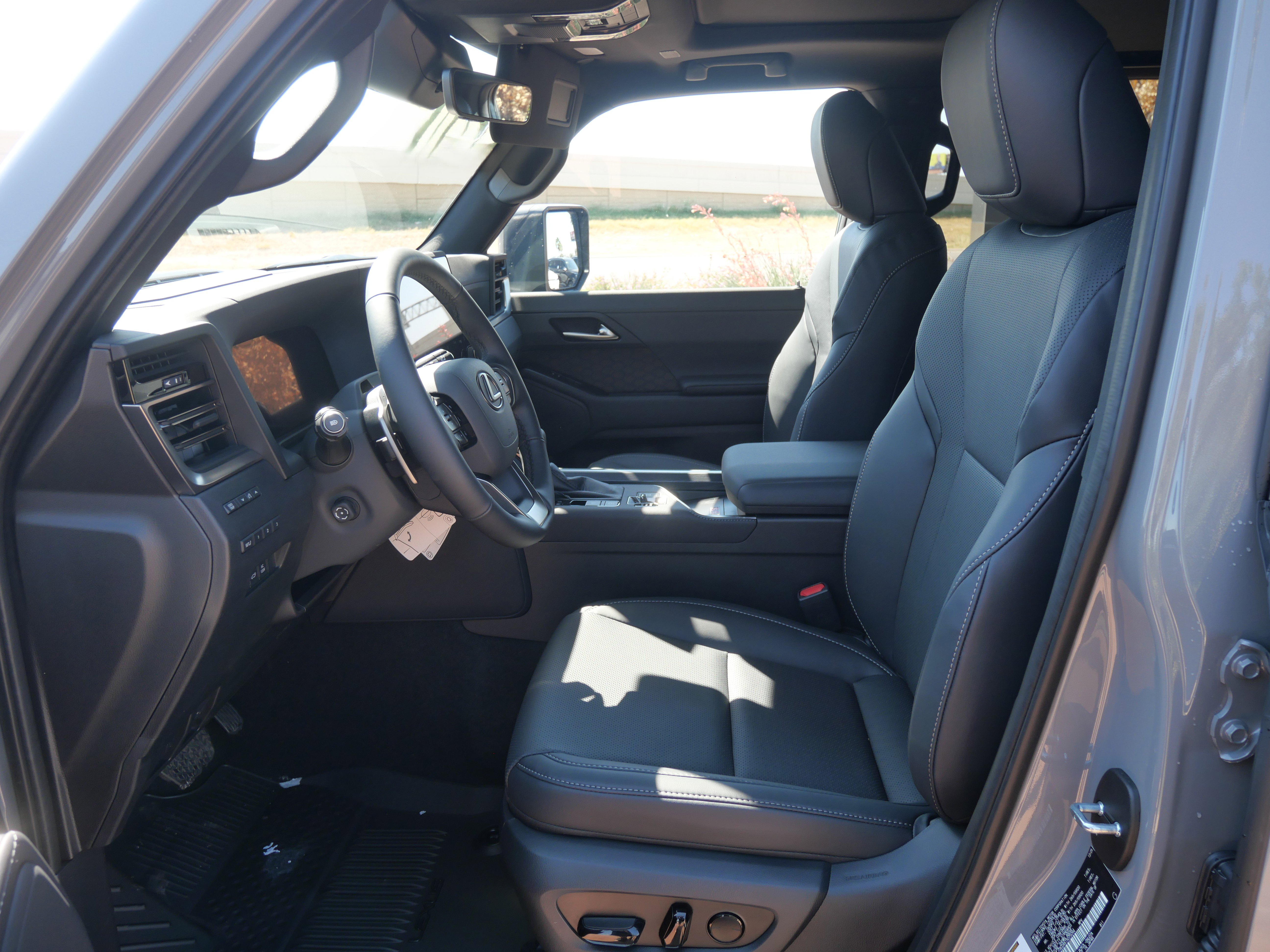 Used 2026 Lexus GX 550 w/ Accessory Package (2T) image 18