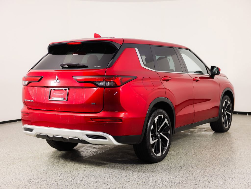 Used 2022 Mitsubishi Outlander SE image 9